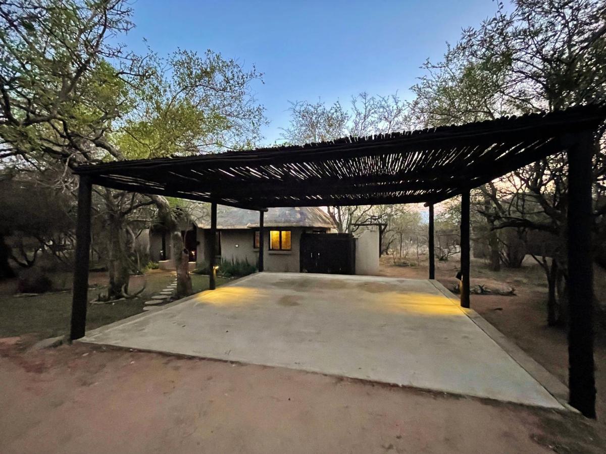 10 Raptors Lodge โฮดสปรูท ภายนอก รูปภาพ