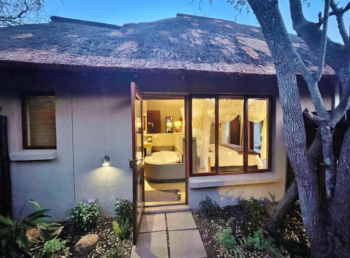 10 Raptors Lodge โฮดสปรูท ภายนอก รูปภาพ