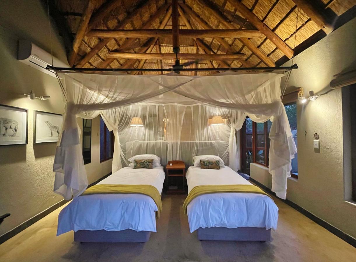 10 Raptors Lodge โฮดสปรูท ภายนอก รูปภาพ
