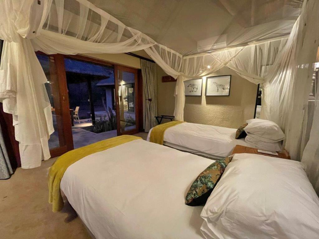 10 Raptors Lodge โฮดสปรูท ภายนอก รูปภาพ